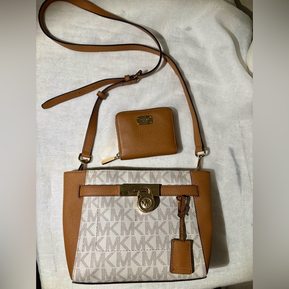 MK Signature Crossbody + Pebbled Leather Zip Wallet Bundle – Like New Gifts - Picture 10 of 12